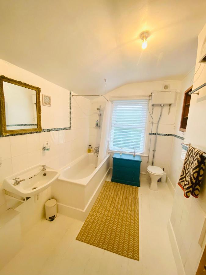 هاستَنغ Lovely Seaside Town House المظهر الخارجي الصورة